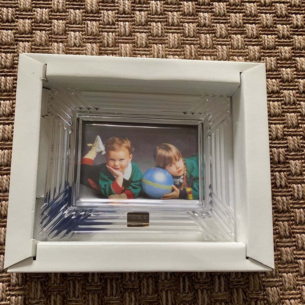 Mikasa Crystal Standing Starburst 4” X 6” Picture Frame NWT